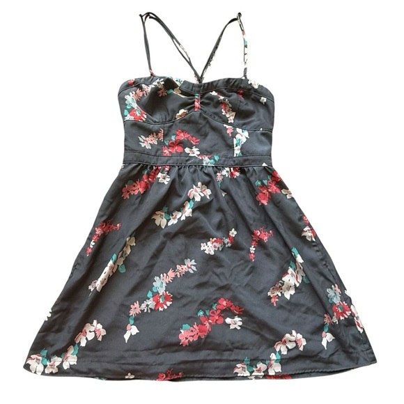 American Eagle Outfitters Dresses & Skirts - Women’s American Eagle floral dress size 8